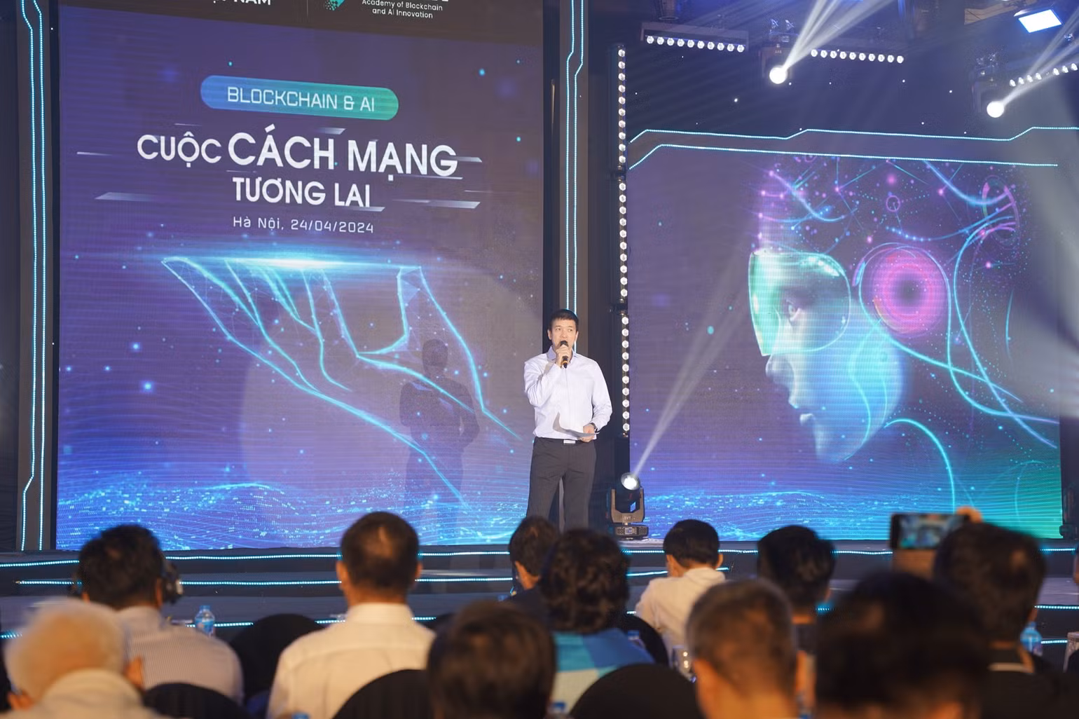 Ông Phan Đức Trung, Phó Chủ tịch Thường trực Hiệp hội Blockchain Việt Nam phát biểu tại sự kiện.