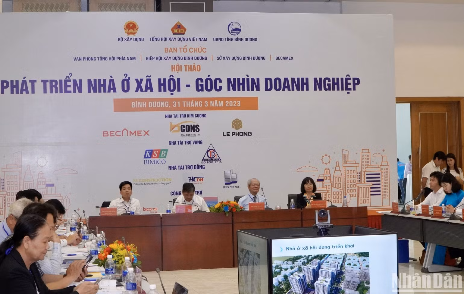 Các đại biểu chủ trì hội thảo. Các đại biểu chủ trì hội thảo.