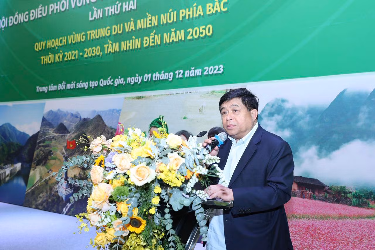 Bộ trưởng Kế hoạch và Đầu tư Nguyễn Chí Dũng, Phó Chủ tịch Thường trực Hội đồng điều phối vùng trung du và miền núi phía bắc phát biểu tại hội nghị.