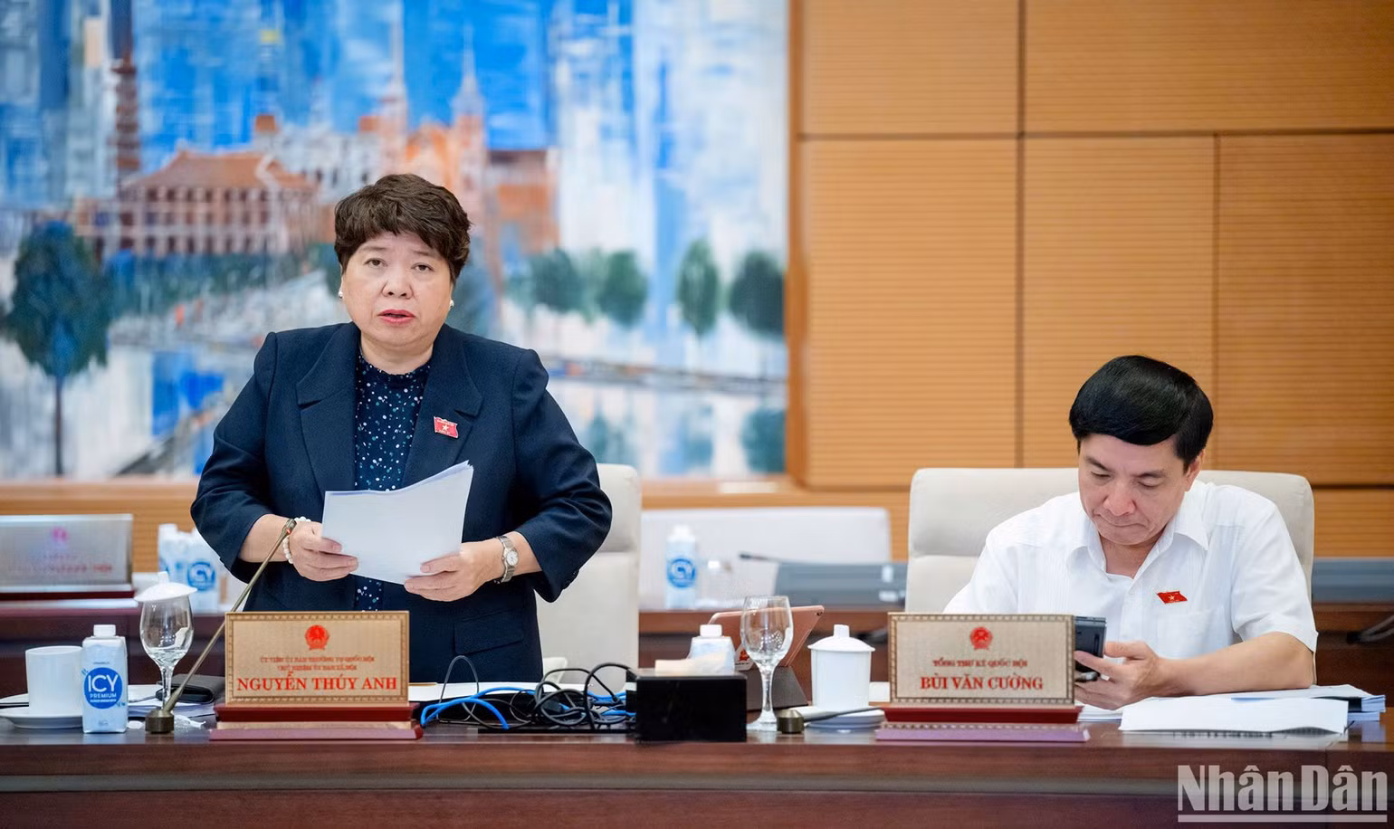 Chủ nhiệm Ủy ban Xã hội Nguyễn Thúy Anh báo cáo một số vấn đề lớn trong tiếp thu, giải trình và chỉnh lý dự thảo Luật. (Ảnh: DUY LINH) Chủ nhiệm Ủy ban Xã hội Nguyễn Thúy Anh báo cáo một số vấn đề lớn trong tiếp thu, giải trình và chỉnh lý dự thảo Luật. (Ảnh: DUY LINH)