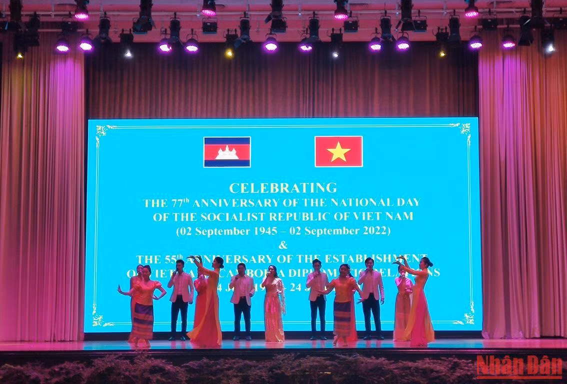 Biểu diễn nghệ thuật Việt Nam-Campuchia. Biểu diễn nghệ thuật Việt Nam-Campuchia.