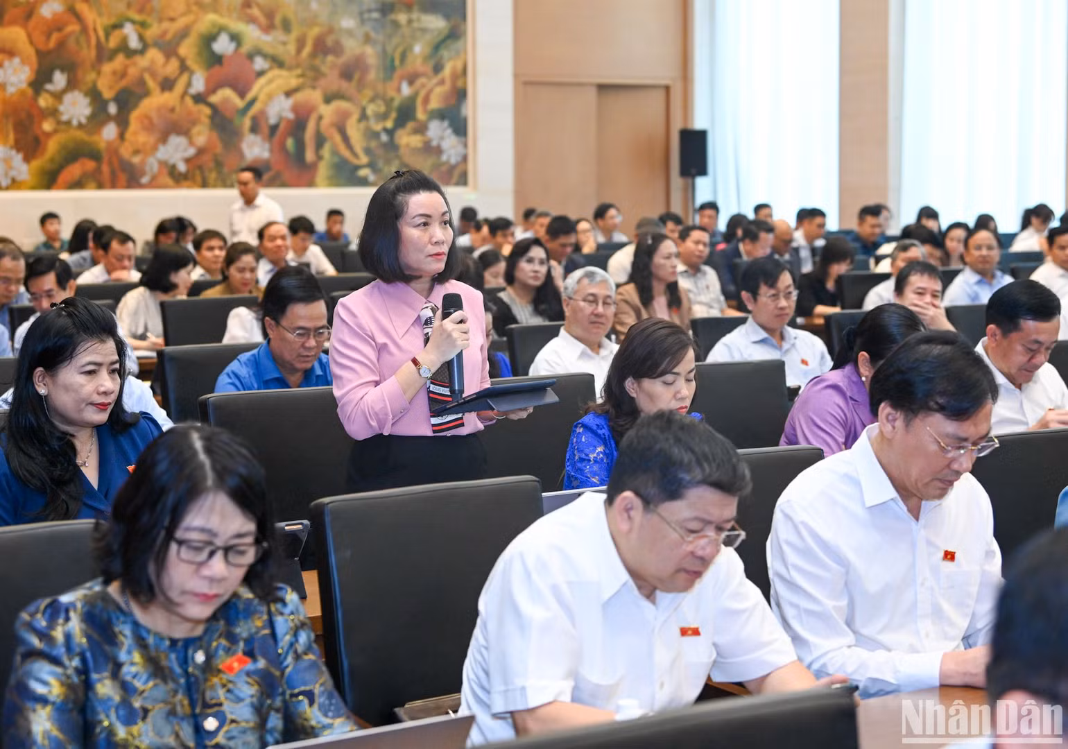Đại biểu Nguyễn Minh Tâm (đoàn Quảng Bình) bày tỏ tán thành với quy định cấm hành vi điều khiển phương tiện tham gia giao thông mà trong máu hoặc hơi thở có nồng độ cồn. (Ảnh: DUY LINH) Đại biểu Nguyễn Minh Tâm (đoàn Quảng Bình) bày tỏ tán thành với quy định cấm hành vi điều khiển phương tiện tham gia giao thông mà trong máu hoặc hơi thở có nồng độ cồn. (Ảnh: DUY LINH)