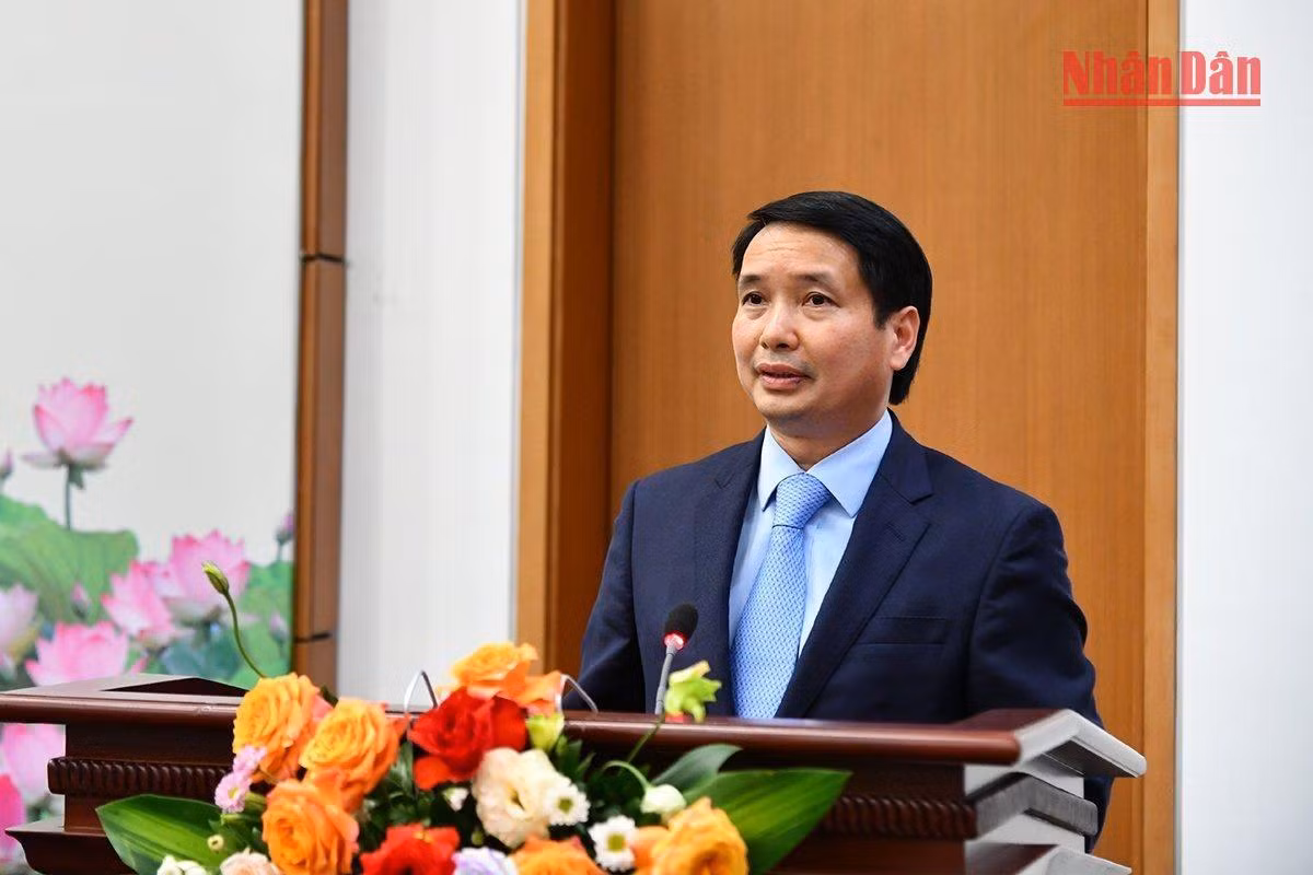 Phó Chủ nhiệm Văn phòng Quốc hội, Trợ lý Chủ tịch Quốc hội Phạm Thái Hà thông báo nhanh kết quả Kỳ họp thứ 4, Quốc hội khóa XV tại buổi họp báo. (Ảnh: THỦY NGUYÊN)