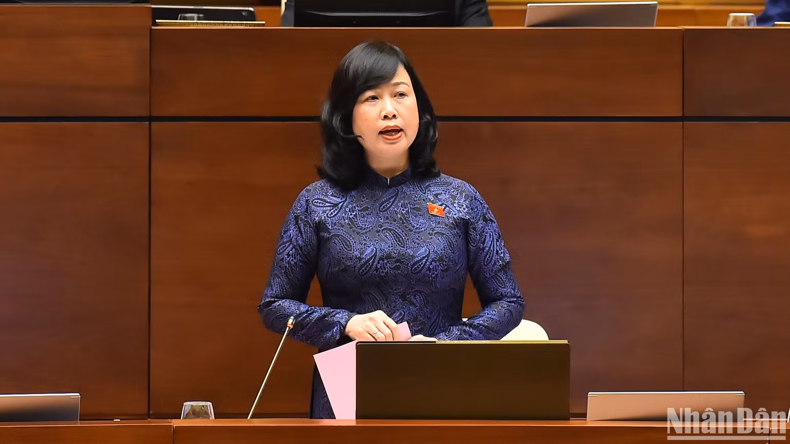 Bộ trưởng Y tế Đào Hồng Lan trả lời chất vấn của các đại biểu Quốc hội. (Ảnh: THỦY NGUYÊN) Bộ trưởng Y tế Đào Hồng Lan trả lời chất vấn của các đại biểu Quốc hội. (Ảnh: THỦY NGUYÊN)
