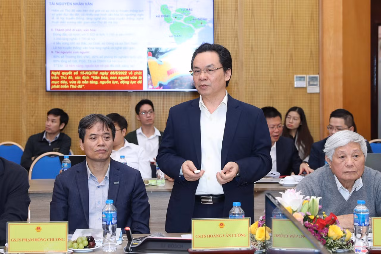 GS, TS Hoàng Văn Cường, Phó Hiệu trưởng Trường đại học Kinh tế quốc dân báo cáo tóm tắt Quy hoạch Thủ đô Hà Nội thời kỳ 2021-2030, tầm nhìn đến năm 2050.