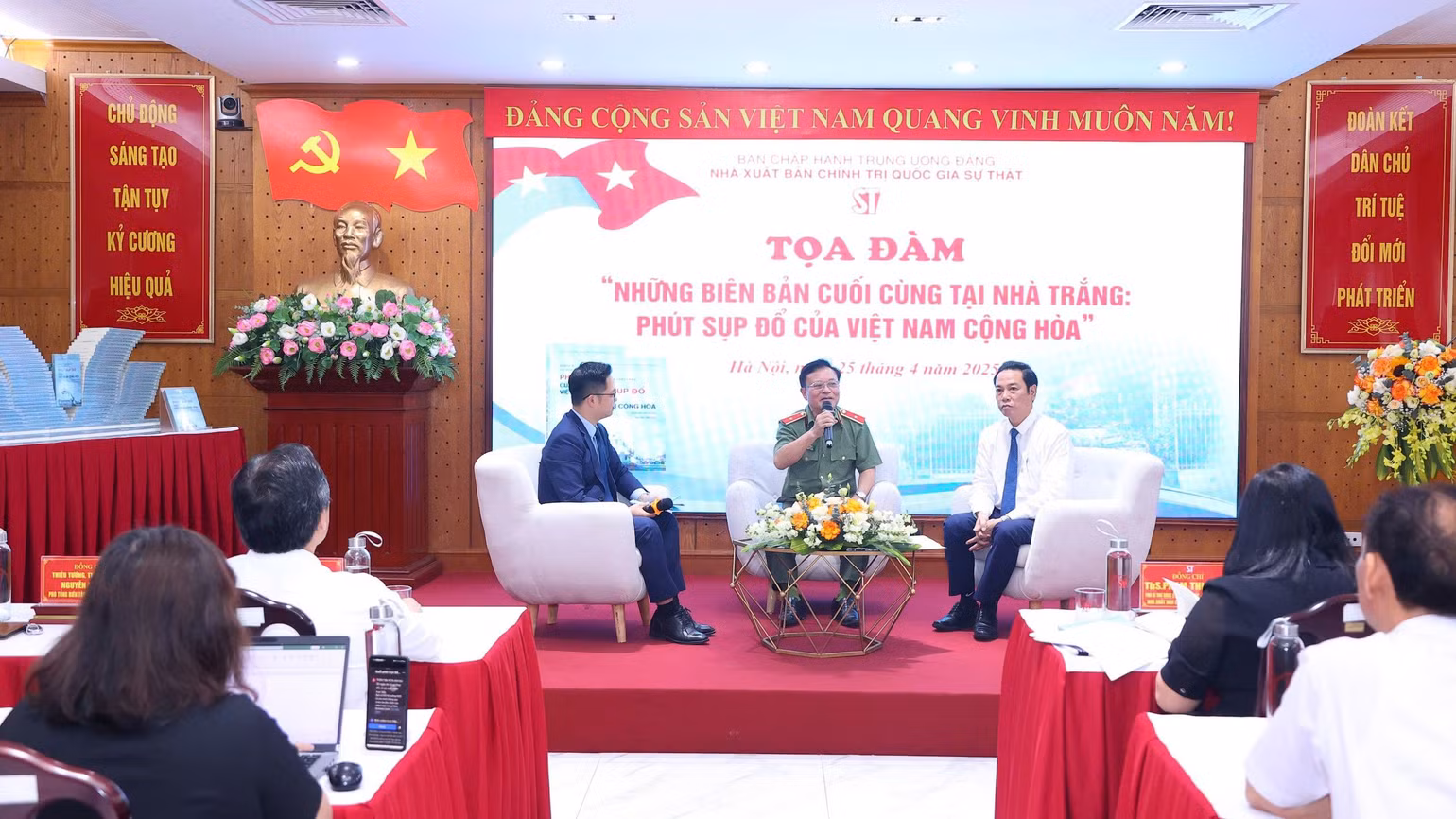 Toàn cảnh tọa đàm. Toàn cảnh tọa đàm.