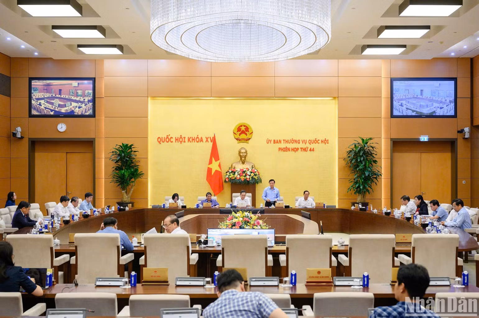 Quang cảnh phiên họp sáng 23/4. (Ảnh: DUY LINH)