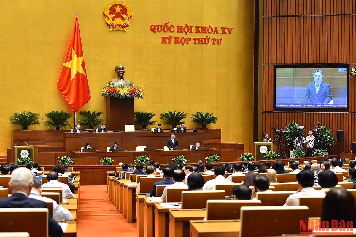 Quang cảnh phiên chất vấn và trả lời chất vấn sáng 4/11. (Ảnh: THỦY NGUYÊN)