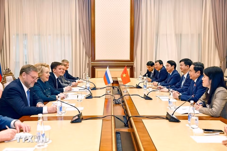 Chủ tịch Quốc hội Trần Thanh Mẫn gặp Chủ tịch Hội đồng Liên bang Nga Valentina Matvienko. (Ảnh: TTXVN)