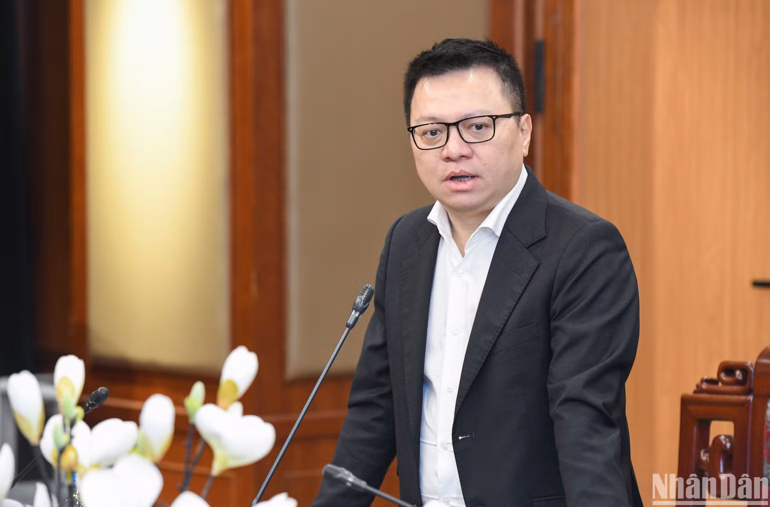 Tổng Biên tập Báo Nhân Dân Lê Quốc Minh chúc Tết cán bộ, chiến sĩ Cục Cảnh sát điều tra tội phạm về tham nhũng, kinh tế, buôn lậu. (Ảnh: THÀNH ĐẠT)