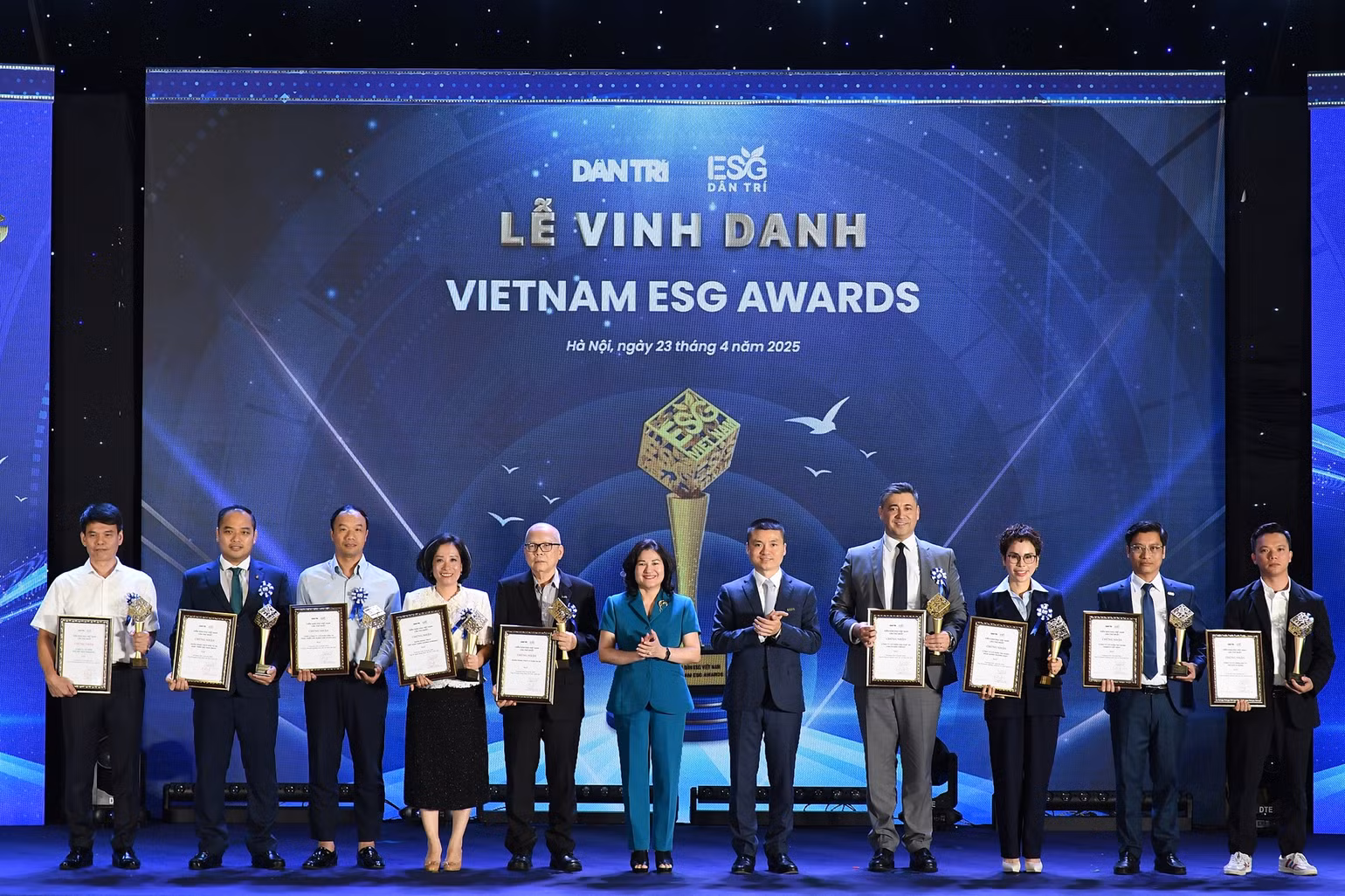 Lễ vinh danh Vietnam ESG Awards lần thứ nhất.