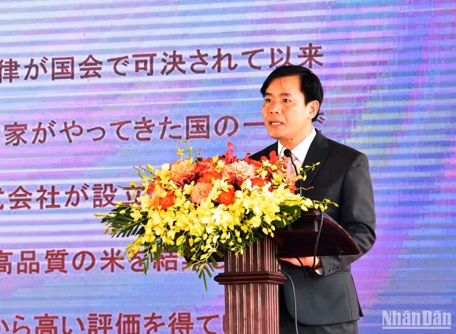 Chủ tịch Ủy ban nhân dân tỉnh Thừa Thiên Huế Nguyễn Văn Phương phát biểu tại buổi lễ.