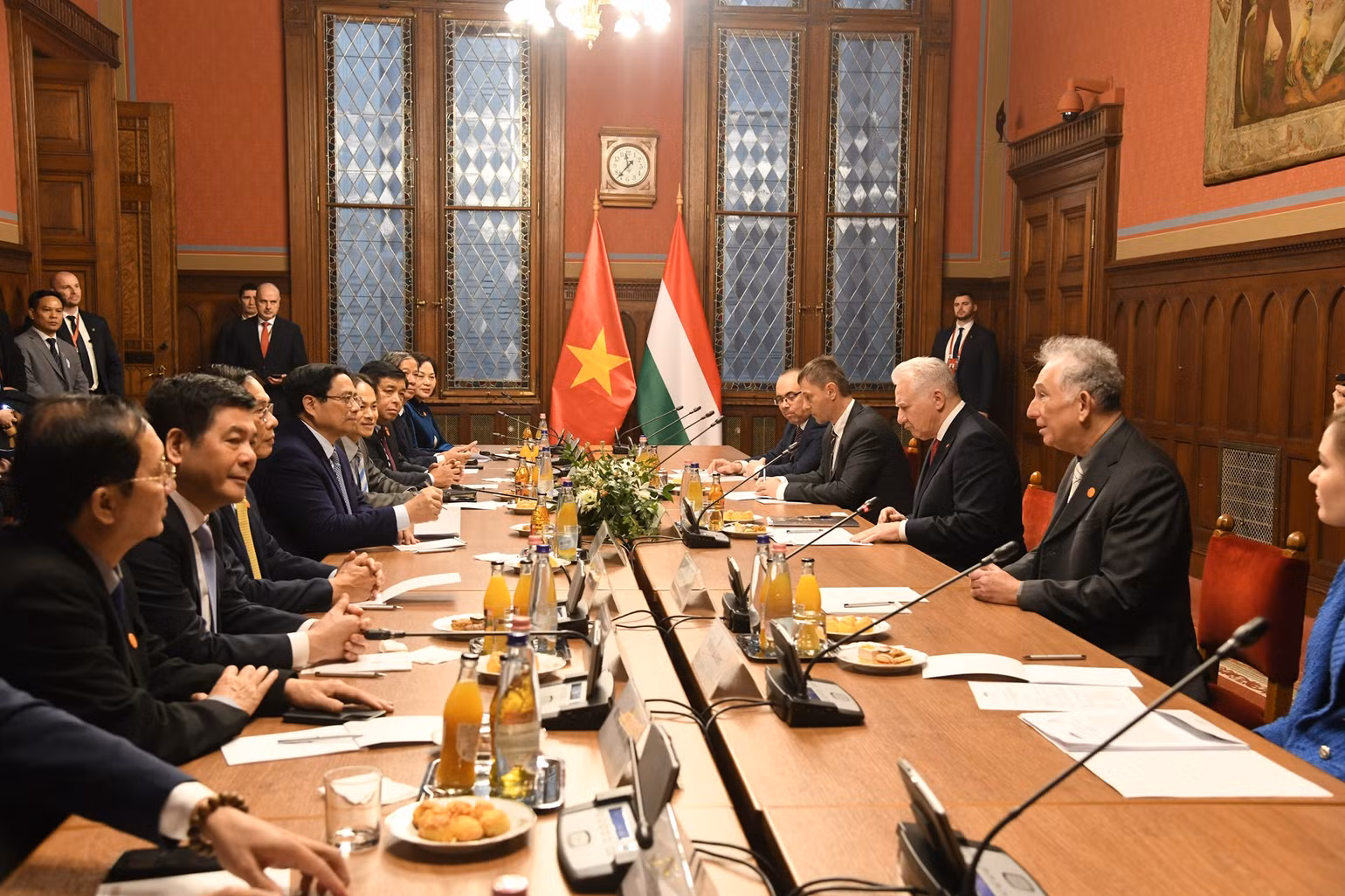 Thủ tướng Phạm Minh Chính hội kiến với Phó Chủ tịch Quốc hội Hungary Jakab István. Thủ tướng Phạm Minh Chính hội kiến với Phó Chủ tịch Quốc hội Hungary Jakab István.