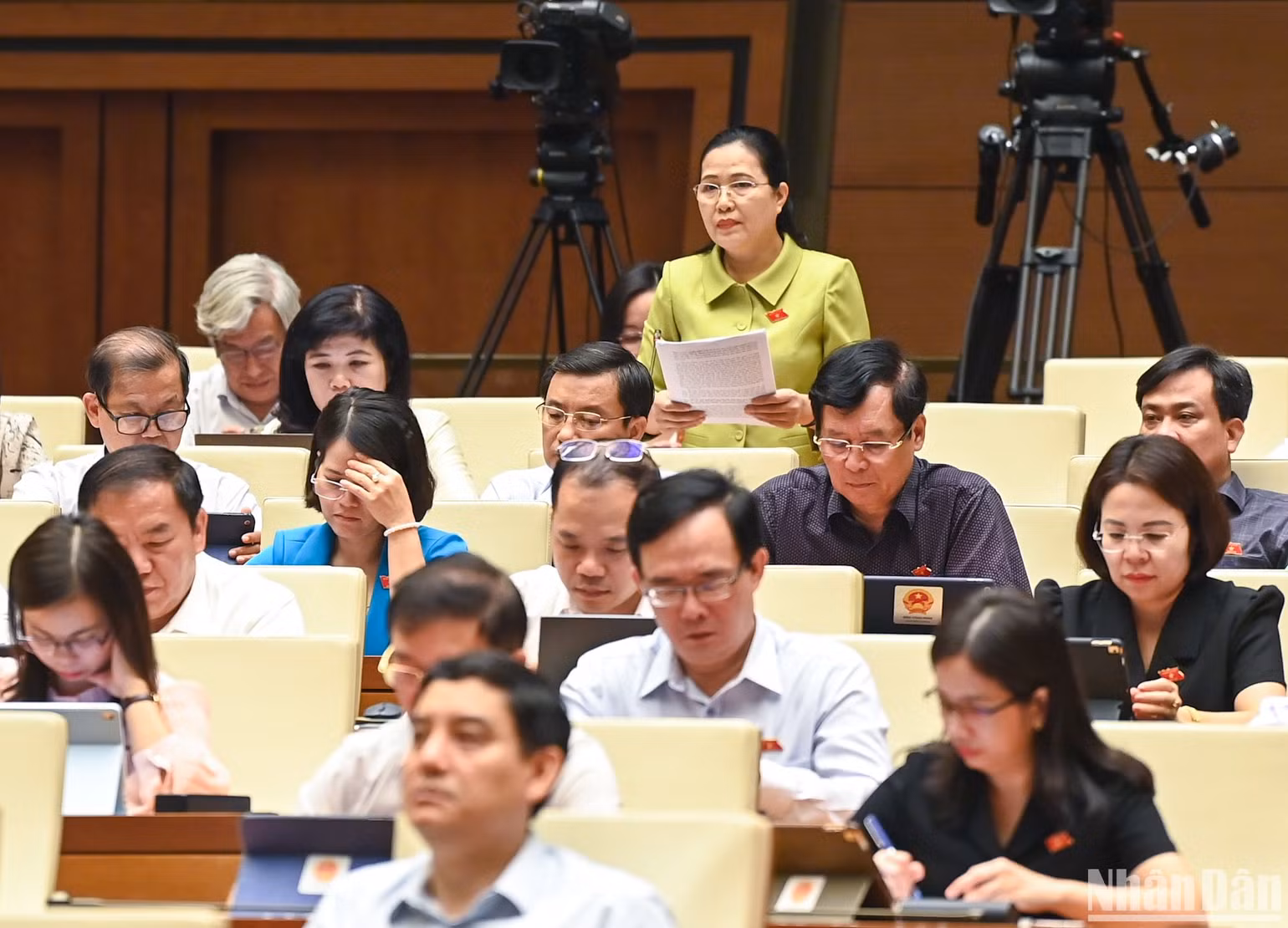 Đại biểu Đỗ Thị Lan (đoàn Quảng Ninh) tham gia ý kiến thảo luận. (Ảnh: DUY LINH) Đại biểu Đỗ Thị Lan (đoàn Quảng Ninh) tham gia ý kiến thảo luận. (Ảnh: DUY LINH)