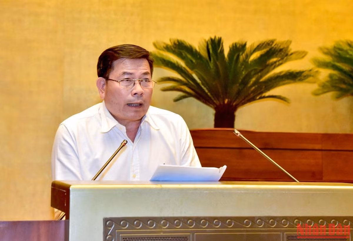 Phó Tổng Thanh tra Chính phủ Trần Văn Minh trình bày tham luận tại Hội nghị.