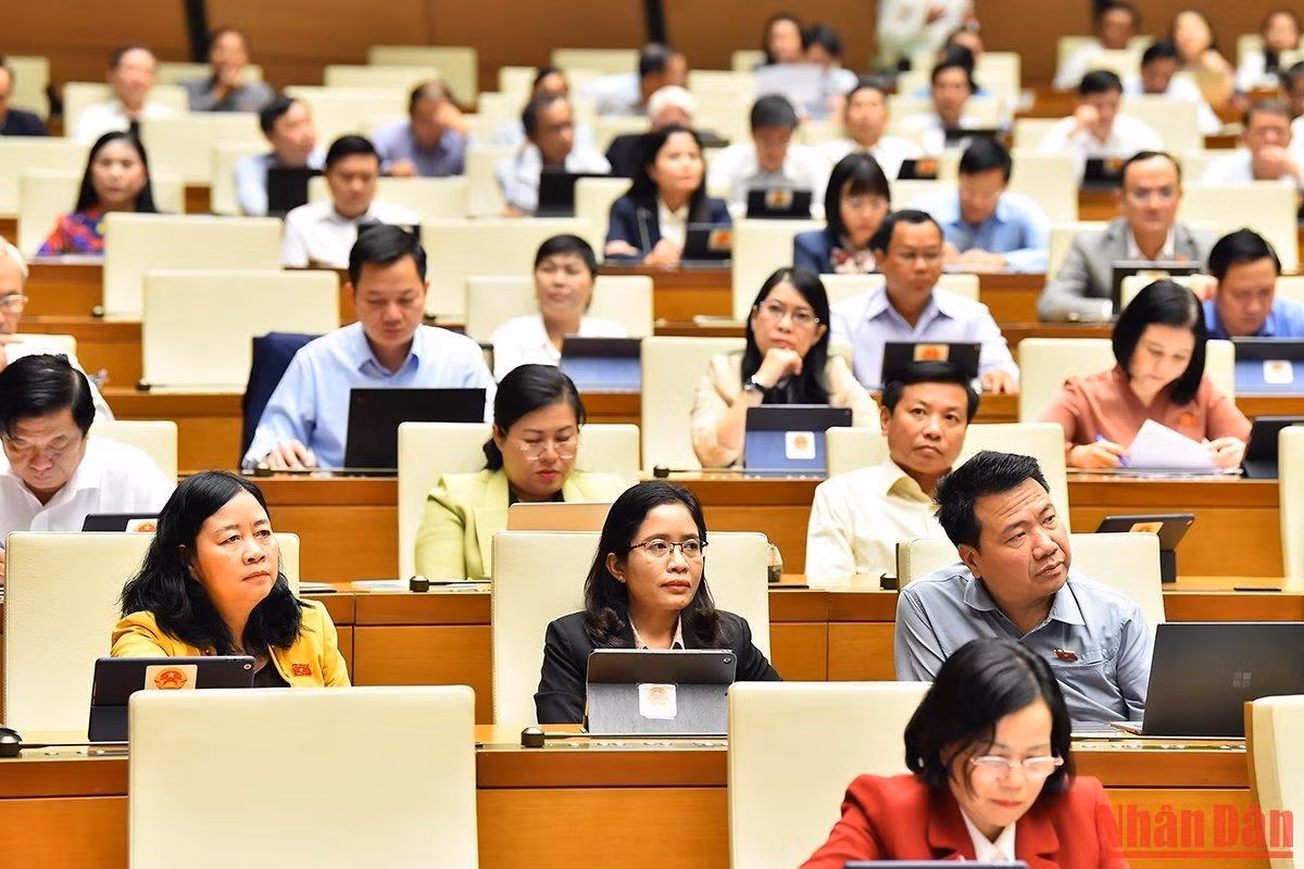 Các đại biểu Quốc hội dự phiên chất vấn và trả lời chất vấn sáng 5/11. (Ảnh: THỦY NGUYÊN) Các đại biểu Quốc hội dự phiên chất vấn và trả lời chất vấn sáng 5/11. (Ảnh: THỦY NGUYÊN)