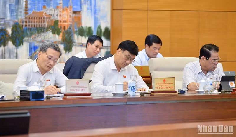 Các đại biểu dự phiên họp. (Ảnh: DUY LINH) Các đại biểu dự phiên họp. (Ảnh: DUY LINH)