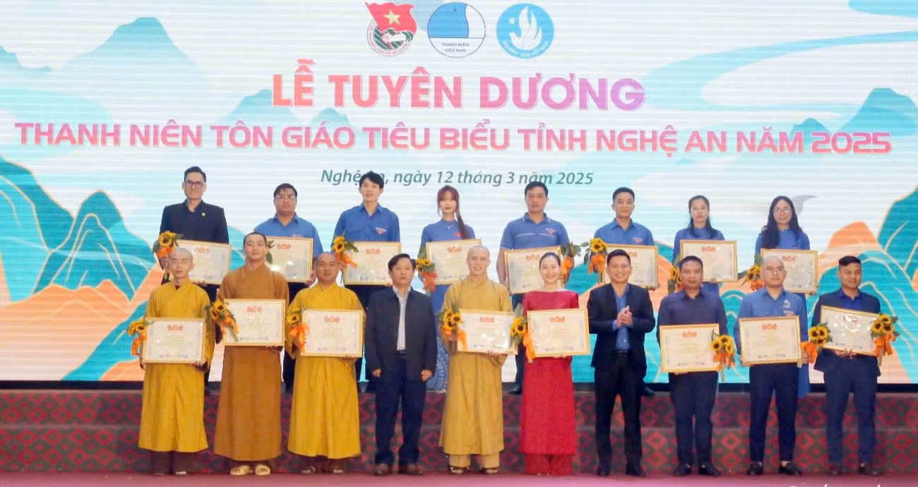 Tuyên dương các cá nhân đạt danh hiệu Thanh niên tôn giáo tiêu biểu năm 2025.