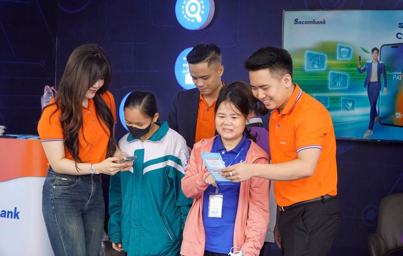 Tại ngày hội, nhiều hoạt động thiết thực, chăm sóc đời sống cho thanh niên công nhân được tổ chức. Tại ngày hội, nhiều hoạt động thiết thực, chăm sóc đời sống cho thanh niên công nhân được tổ chức.