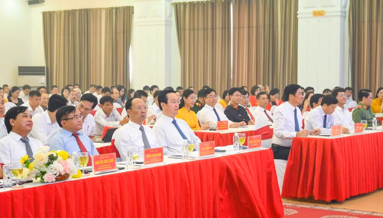 Các đại biểu tham dự hội nghị.