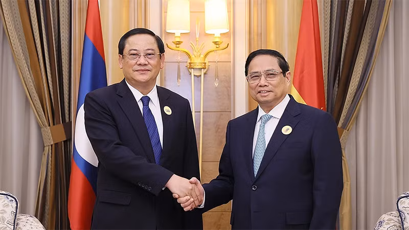 Nhân dịp dự Hội nghị Cấp cao ASEAN-Hội đồng Hợp tác Vùng Vịnh (GCC) tổ chức tại Vương quốc Saudi Arabia, ngày 20/10/2023, Thủ tướng Chính phủ Phạm Minh Chính đã có cuộc gặp Thủ tướng Lào Sonexay Siphandone. (Ảnh: TTXVN)