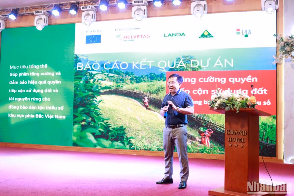 Ông Nguyễn Đức Thịnh, Phó Giám đốc Trung tâm Nghiên cứu và phát triển cộng đồng nông thôn (CCRD) chia sẻ tại Hội thảo.