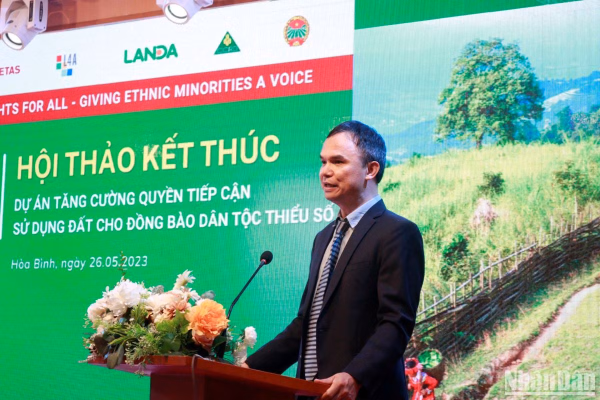 Ông Phạm Văn Lương, Giám đốc quốc gia Helvetas Việt Nam chia sẻ tại Hội thảo.
