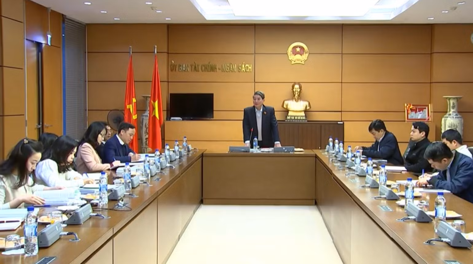 Phó Chủ tịch Quốc hội Nguyễn Đức Hải làm việc với Tổ giúp việc Đoàn giám sát thực hiện Nghị quyết số 43/2022/QH15. Ảnh: Cổng thông tin điện tử Quốc hội