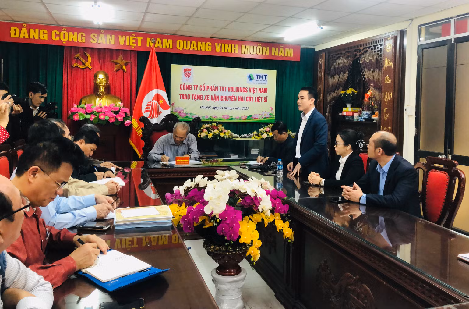 Ông Nguyễn Lâm Tùng, Chủ tịch Hội đồng quản trị Công ty Cổ phần THT Holdings Việt Nam bày tỏ sự tri ân các Anh hùng liệt sĩ.