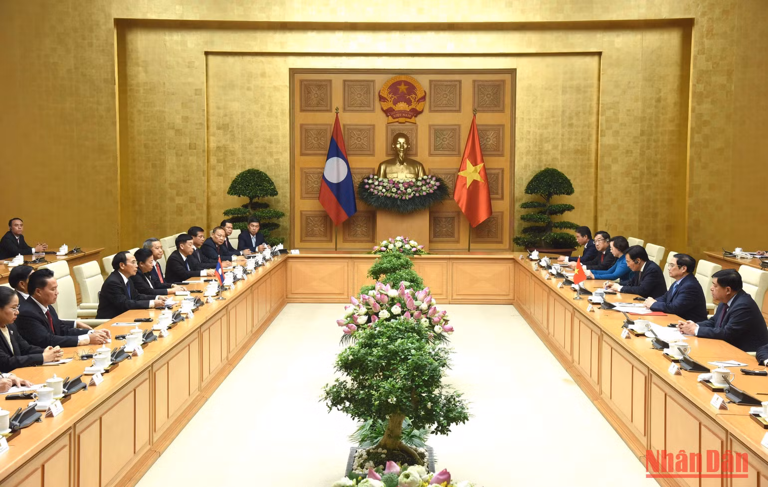 Thủ tướng Phạm Minh Chính tiếp Thường trực Ban Bí thư, Phó Chủ tịch nước Lào Bounthong Chitmany. (Ảnh: Trần Hải)