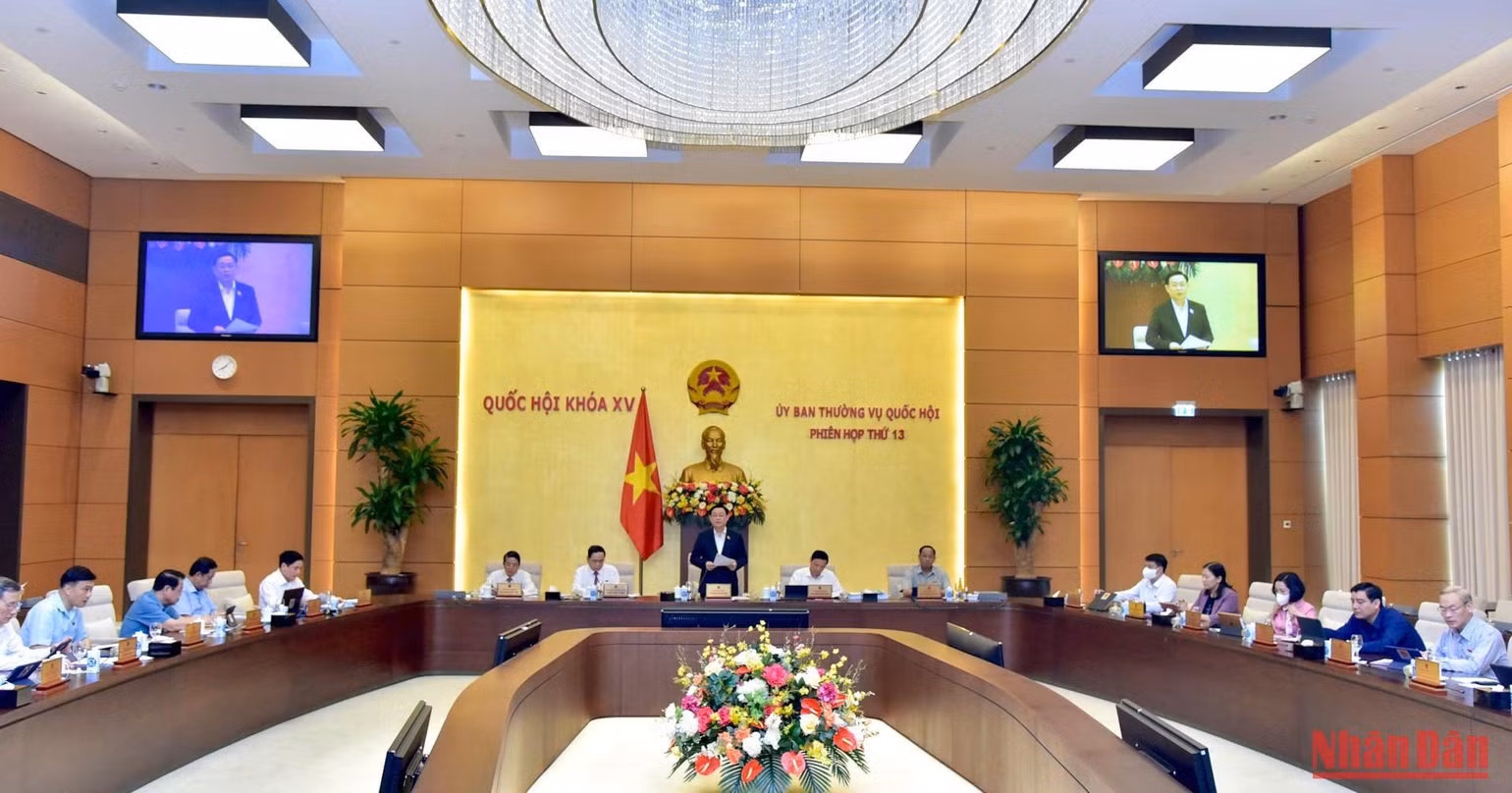 Chủ tịch Quốc hội Vương Đình Huệ chủ trì phiên họp thứ 13 mới đây của Ủy ban Thường vụ Quốc hội khoá XV. (Ảnh: Duy Linh) Chủ tịch Quốc hội Vương Đình Huệ chủ trì phiên họp thứ 13 mới đây của Ủy ban Thường vụ Quốc hội khoá XV. (Ảnh: Duy Linh)