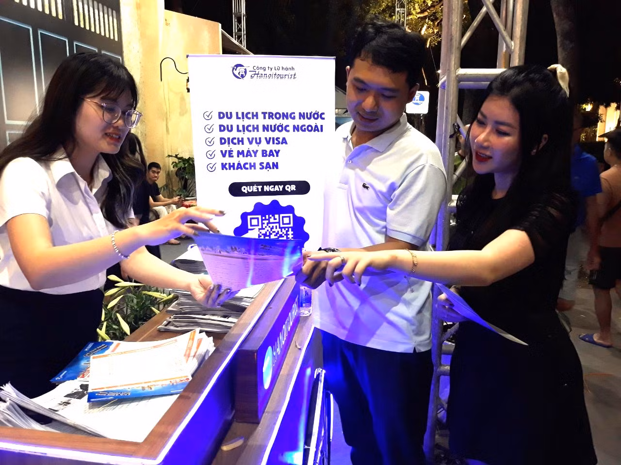 Các chương trình kích cầu du lịch thu hút đông đảo người dân quan tâm.