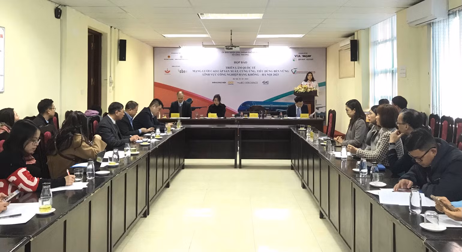Quang cảnh buổi họp báo. Quang cảnh buổi họp báo.