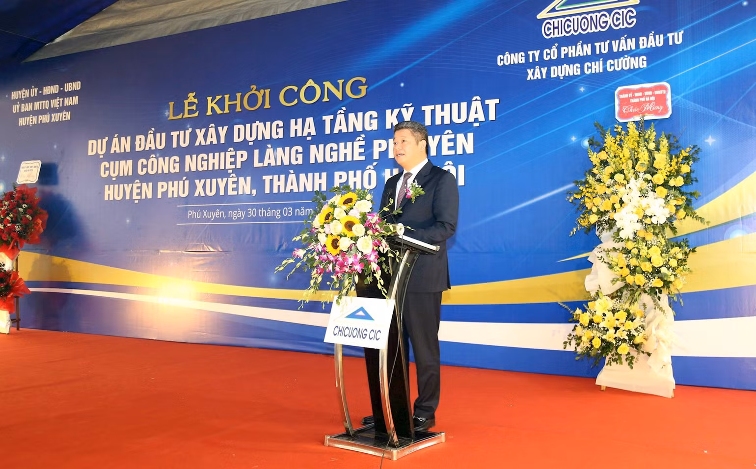 Phó Chủ tịch Ủy ban nhân dân thành phố Hà Nội Nguyễn Mạnh Quyền phát biểu tại lễ khởi công. Phó Chủ tịch Ủy ban nhân dân thành phố Hà Nội Nguyễn Mạnh Quyền phát biểu tại lễ khởi công.