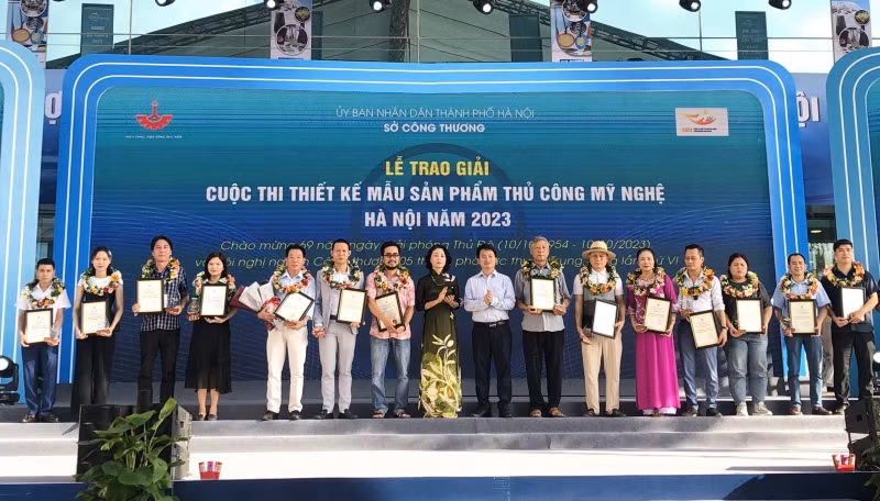 Cuộc thi đã thu hút nhiều nghệ nhân, thợ giỏi tham gia.