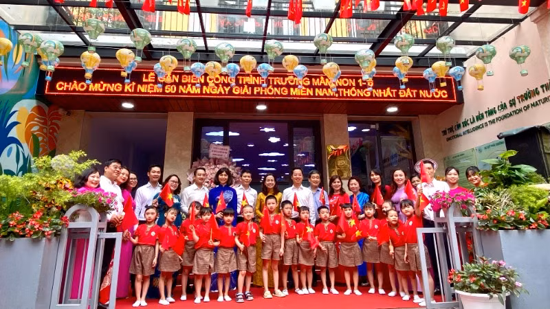 Ngôi trường mới khang trang là niềm vui của tập thể nhà trường và các học sinh, phụ huynh.