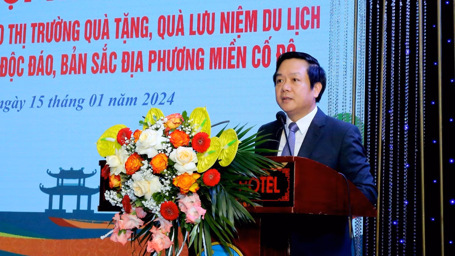 Đồng chí Phạm Quang Ngọc, Phó Bí thư Tỉnh ủy, Chủ tịch Ủy ban nhân dân tỉnh Ninh Bình phát biểu tại hội thảo. Đồng chí Phạm Quang Ngọc, Phó Bí thư Tỉnh ủy, Chủ tịch Ủy ban nhân dân tỉnh Ninh Bình phát biểu tại hội thảo.