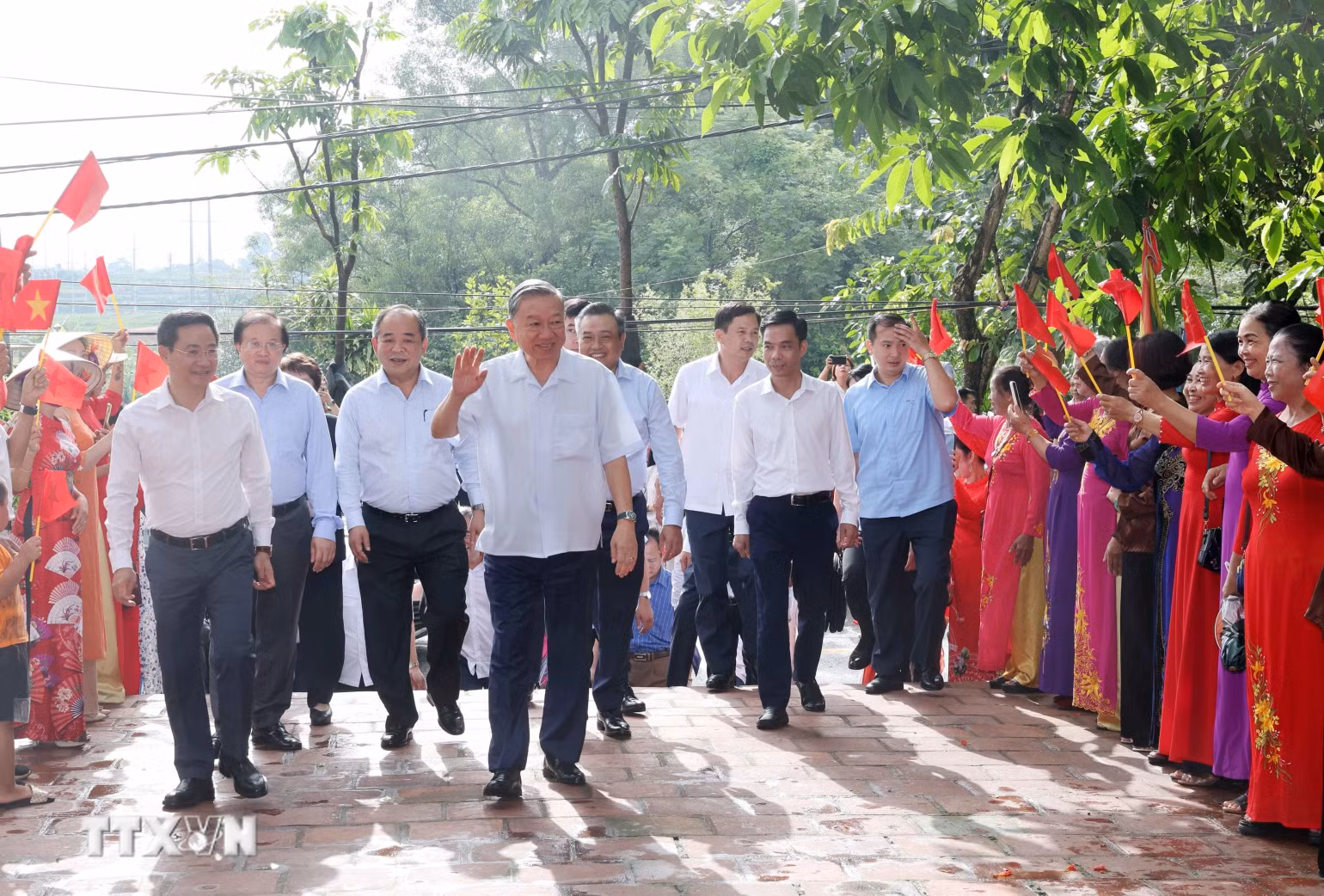 Chủ tịch nước Tô Lâm thăm làng cổ Đường Lâm.