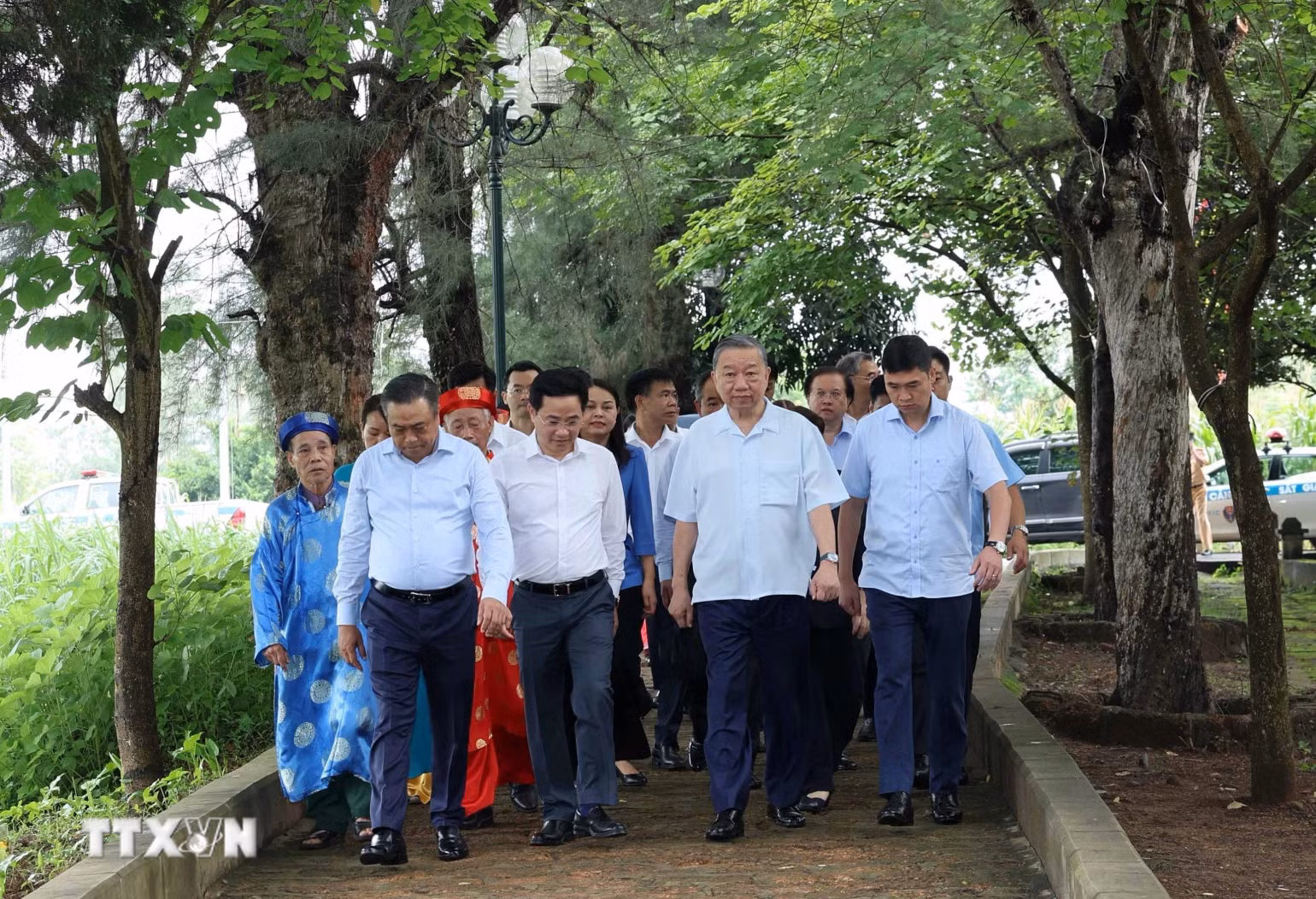Chủ tịch nước Tô Lâm về thăm Làng cổ Đường Lâm.