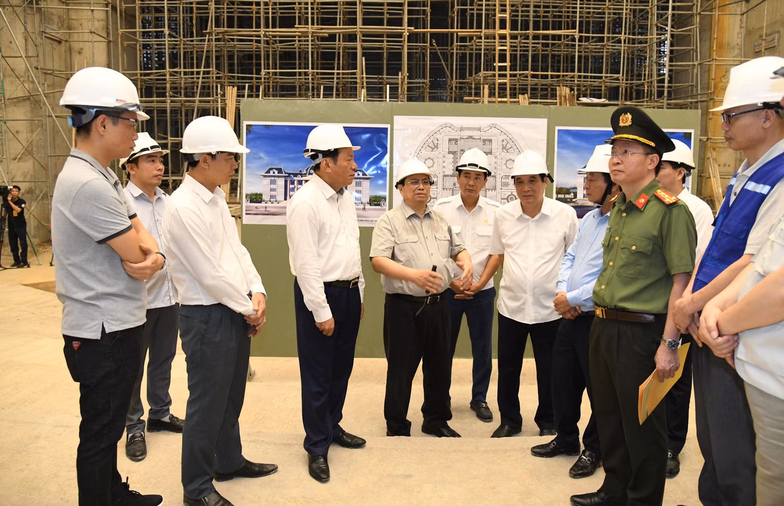 Thủ tướng Phạm Minh Chính chỉ đạo công tác thi công Nhà Văn hoá Nghệ thuật tỉnh Phú Thọ.