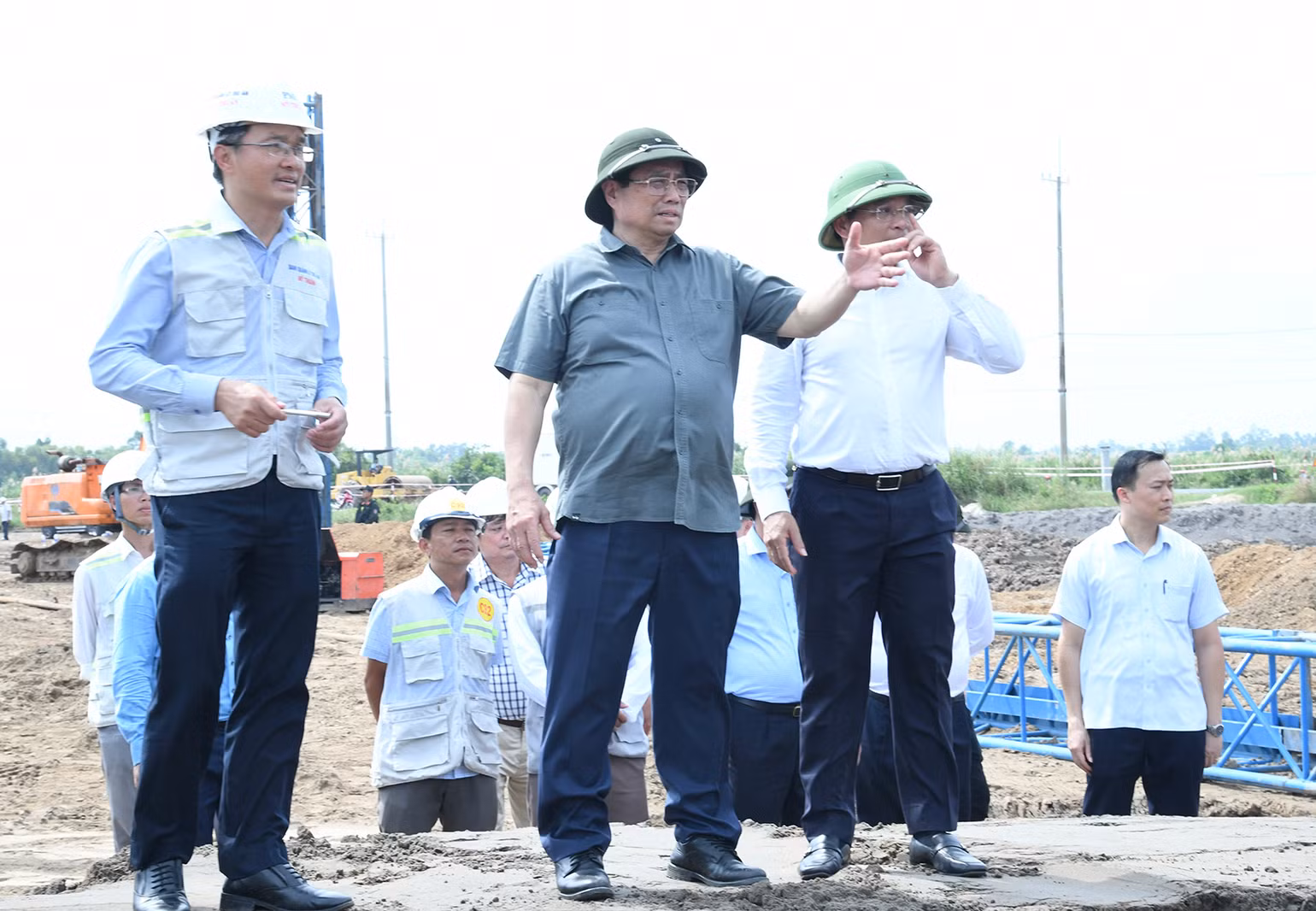 Thủ tướng Phạm Minh Chính đi thị sát công trường xây dựng đường cao tốc Cần Thơ - Cà Mau đoạn qua xã Hồ Thị Kỷ, huyện Thới Bình, tỉnh Cà Mau.