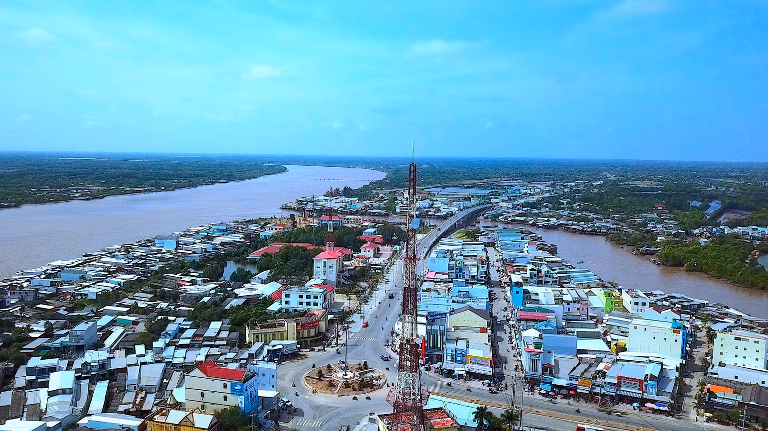 Từ vùng quê một thời chỉ lèo tèo vài căn nhà, Năm Căn giờ đã thành phố thị sầm uất.