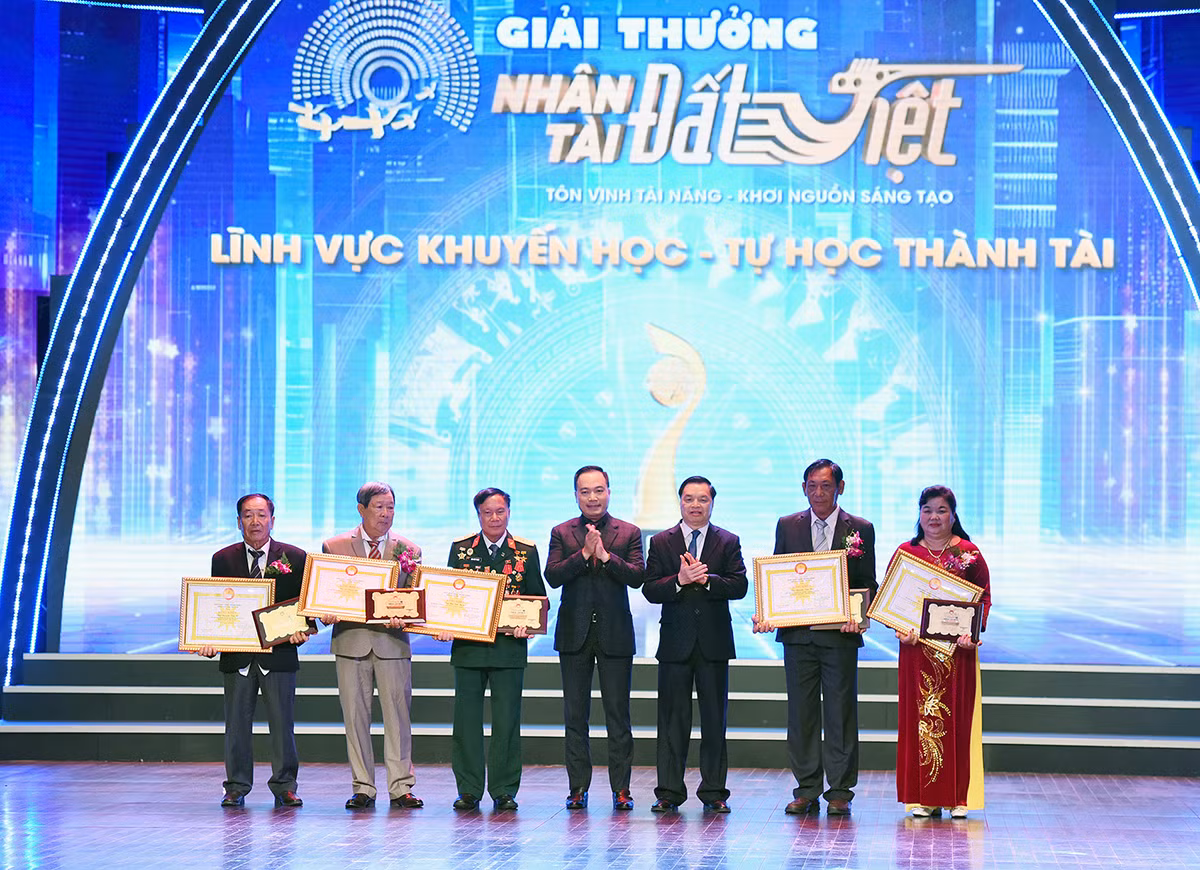 [Ảnh] Thủ tướng Phạm Minh Chính dự Lễ trao Giải thưởng Nhân tài Đất Việt năm 2023 ảnh 4