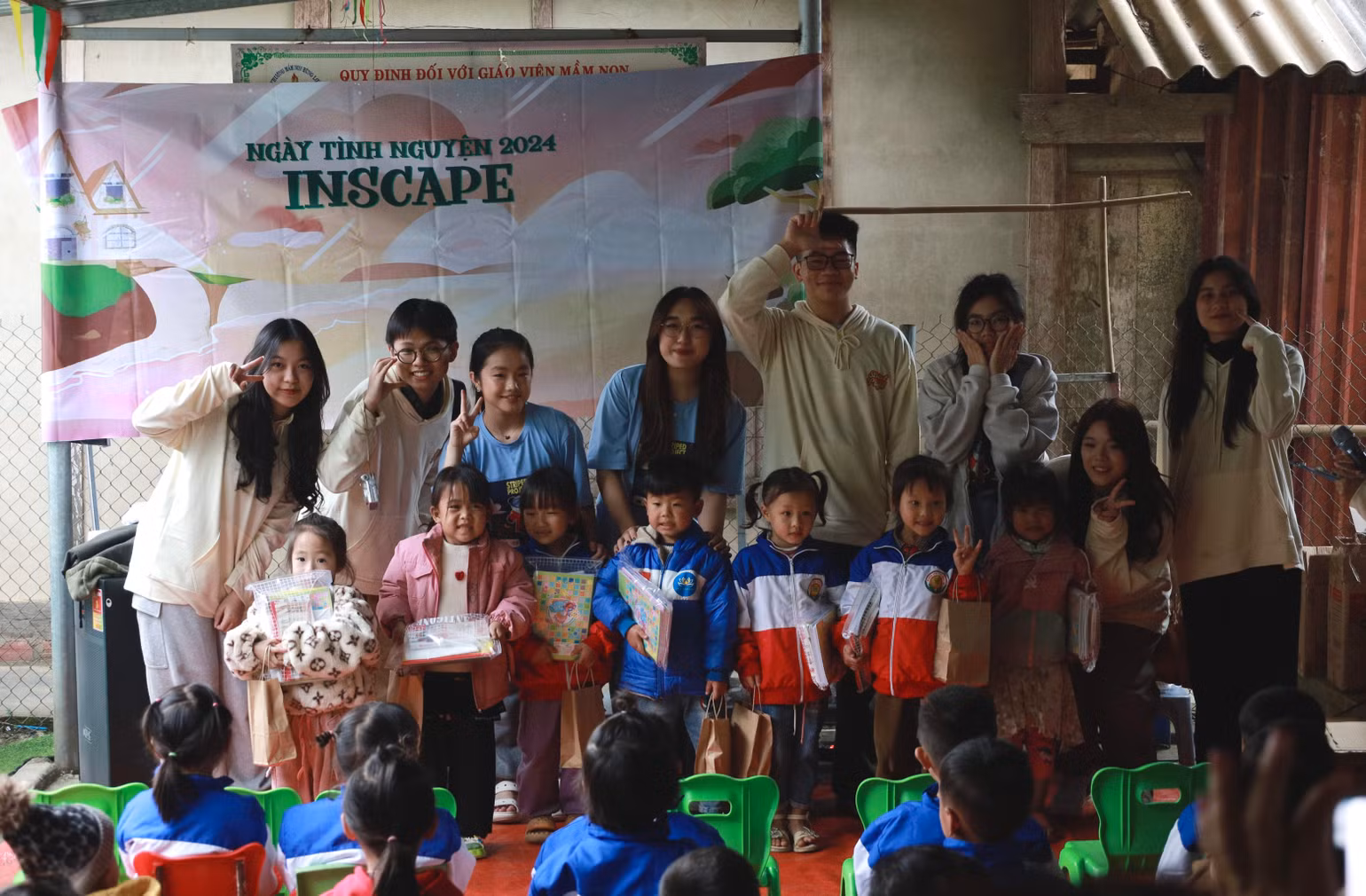 Đội ngũ những bạn trẻ của Striped Project trong Ngày tình nguyện 2024 INSCAPE.