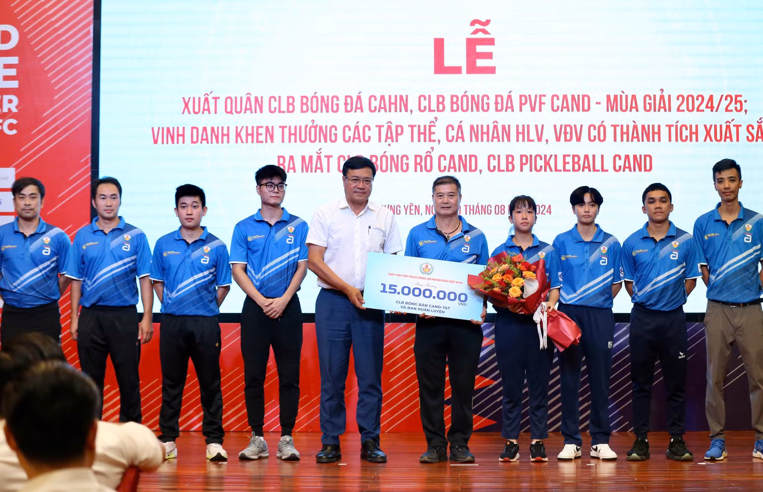 CLB bóng bàn CAND - T&amp;T nhận thưởng vì đã đạt hạng Nhất toàn đoàn Giải bóng bàn trẻ, thiếu niên, nhi đồng năm 2024.