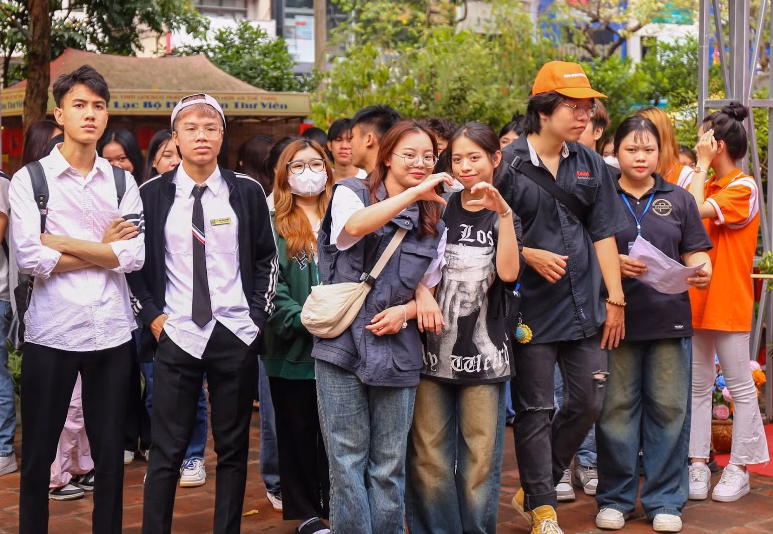 Sự kiện thu hút nhiều bạn trẻ tới tham quan, trải nghiệm. (Ảnh: Uyển Nhi)