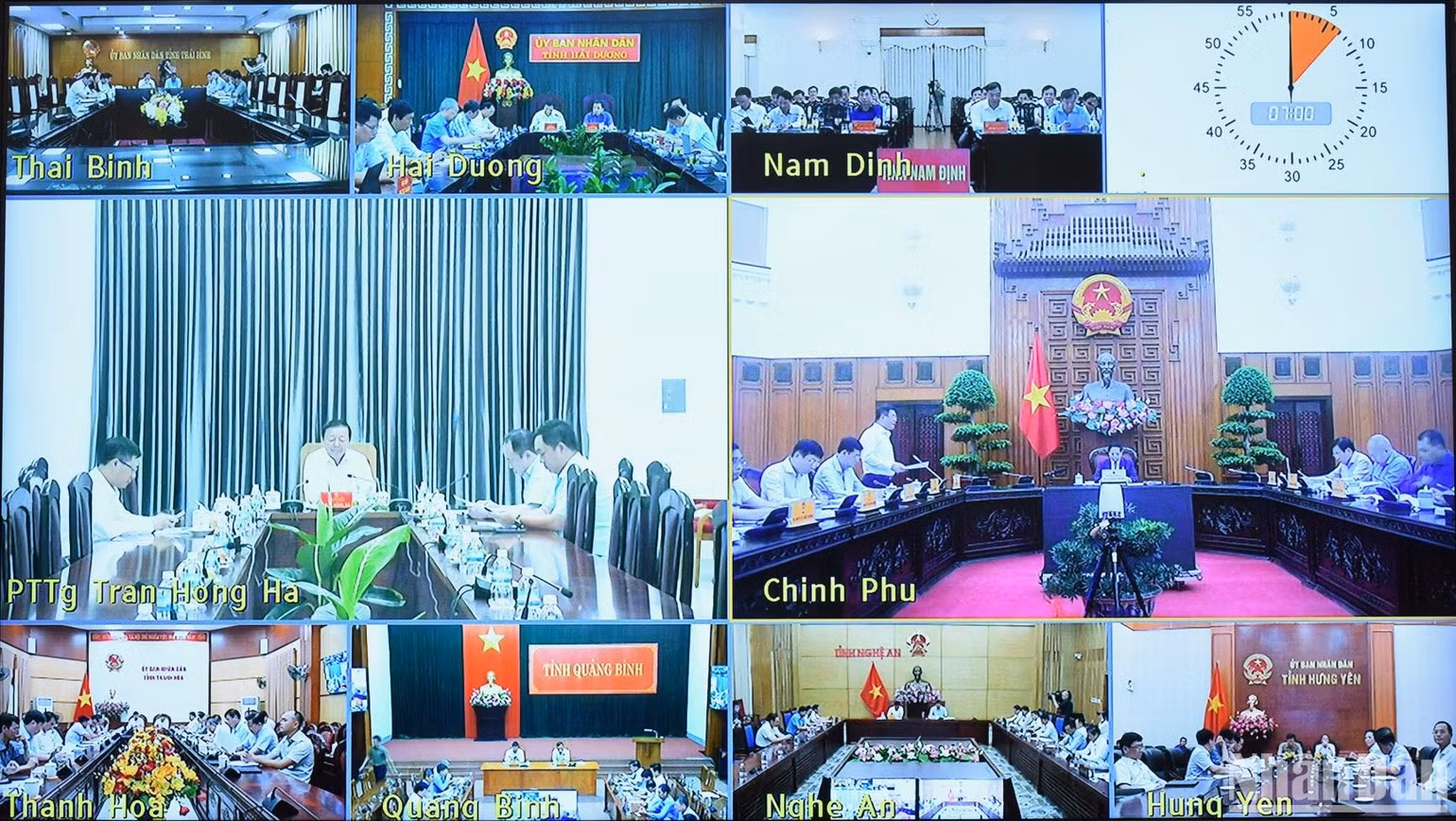 Hội nghị diễn ra dưới hình thức trực tiếp tại Văn phòng Chính phủ và trực tuyến đến các địa phương có dự án đi qua. (Ảnh: TRẦN HẢI)