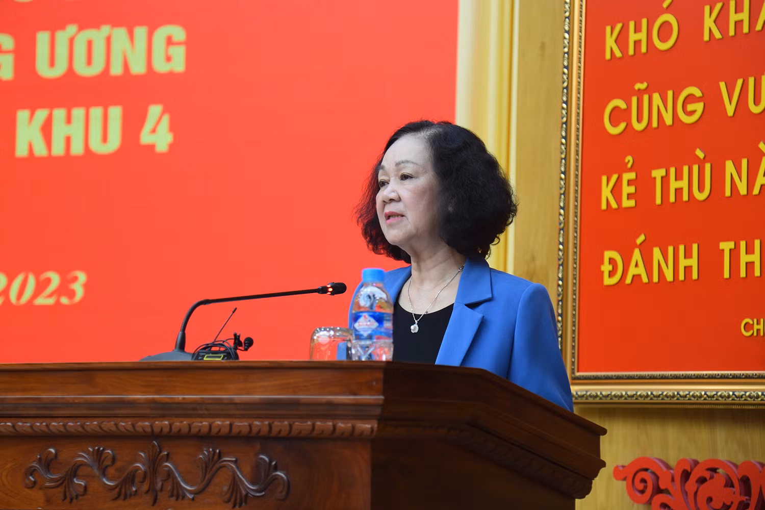 Đồng chí Trương Thị Mai yêu cầu Bộ tư lệnh Quân khu 4. Đồng chí Trương Thị Mai yêu cầu Bộ tư lệnh Quân khu 4.