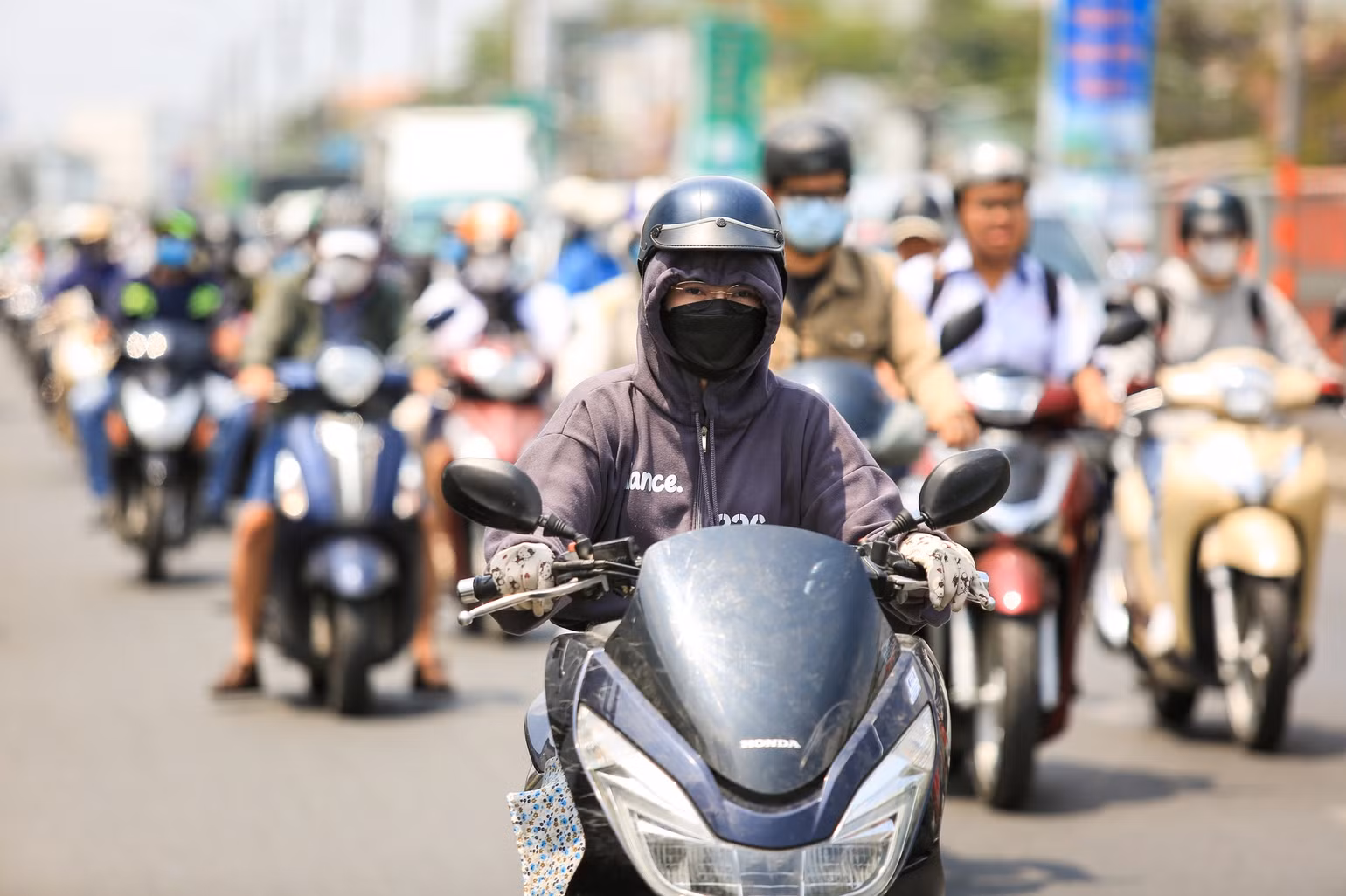 Dự báo mức nhiệt độ cao kỷ lục có thể tiếp tục xảy ra trong thời gian tới. Ảnh: Nhật Thịnh Dự báo mức nhiệt độ cao kỷ lục có thể tiếp tục xảy ra trong thời gian tới. Ảnh: Nhật Thịnh