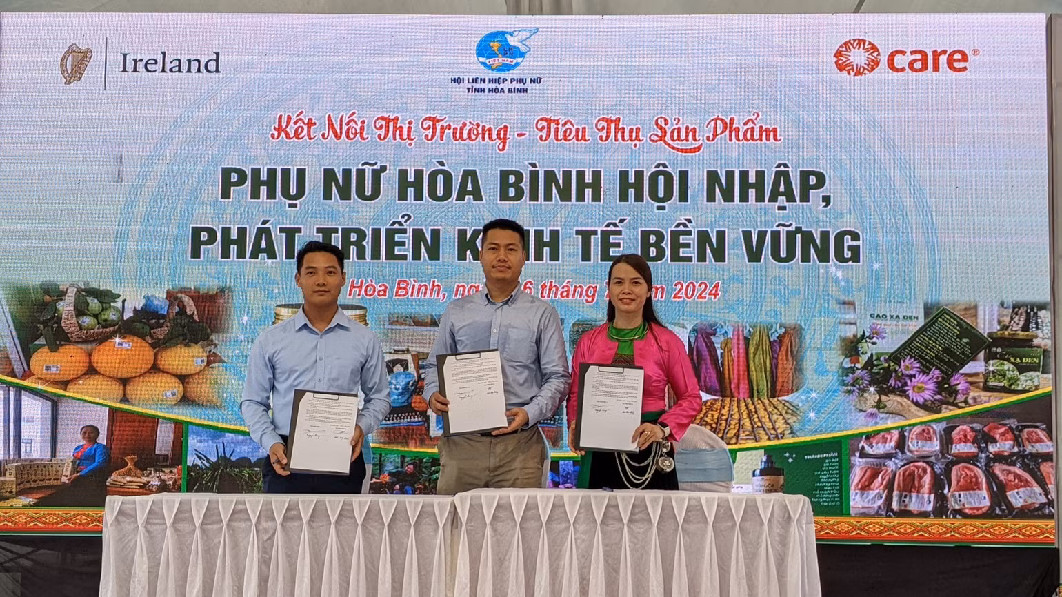 Các doanh nghiệp tiêu thụ sản phẩm và các đơn vị sản xuất đã ký bản thỏa thuận hợp tác về sản xuất kinh doanh và tiêu thụ trong thời gian tới.